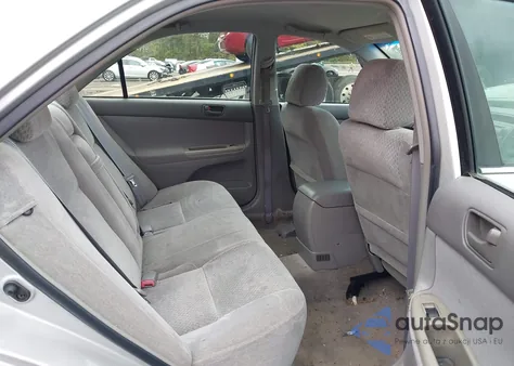 2002 Toyota Camry Le z USA, uszkodzony, nr VIN 4T1BE32K42U112639